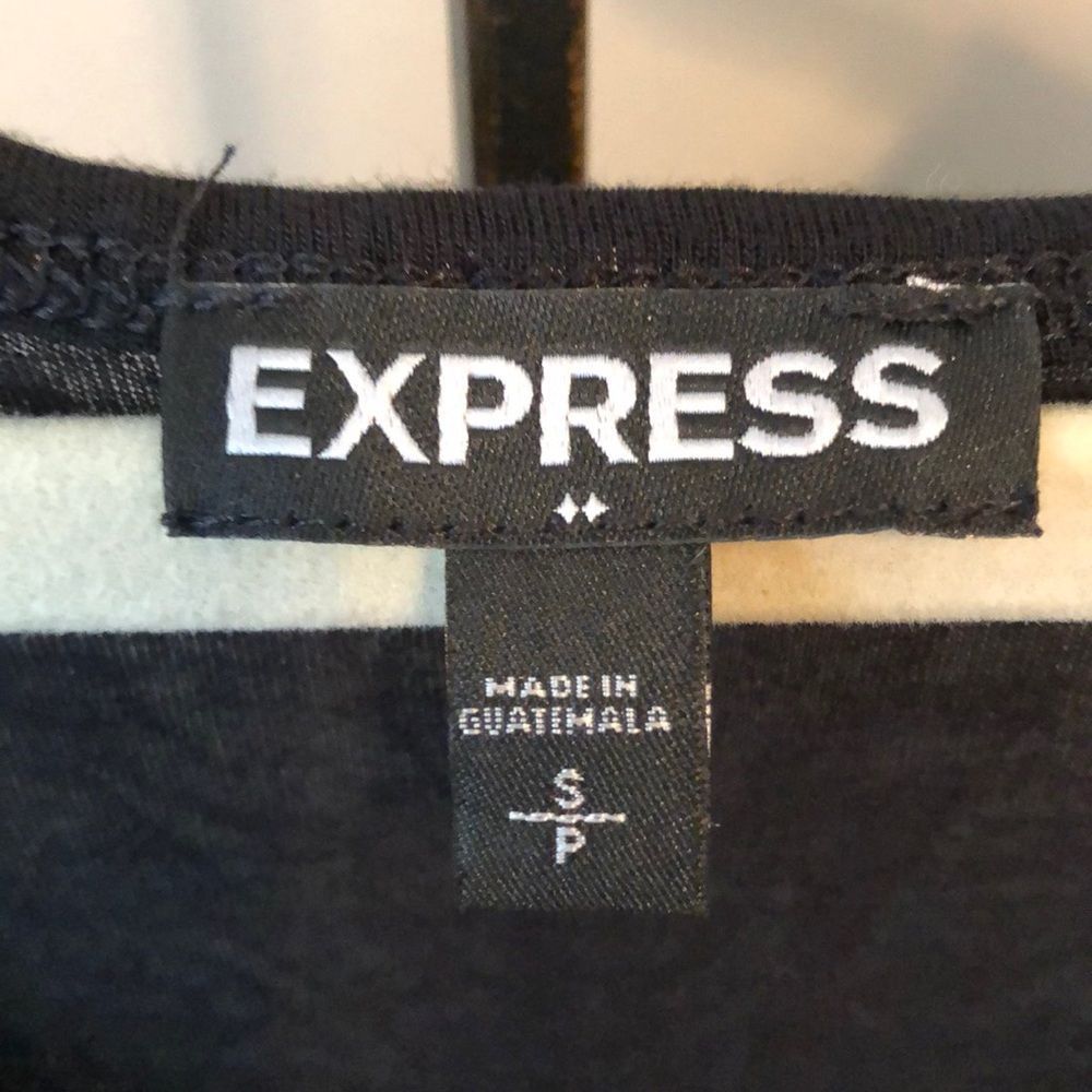 Express cold shoulder tee - Picture 3 of 3